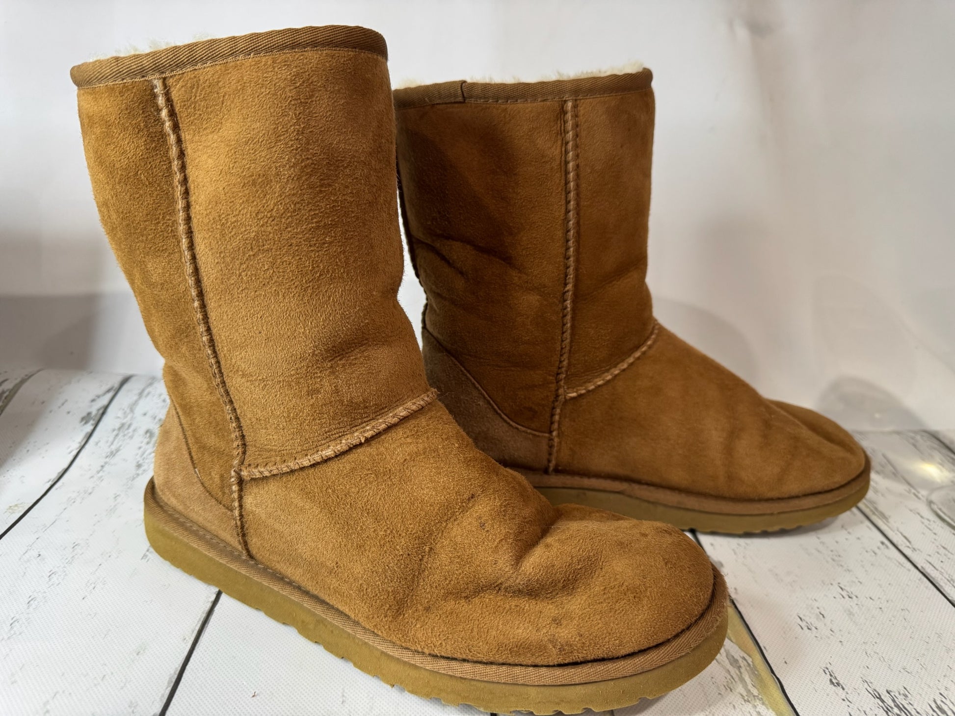 Ugg-Chestnut- Women's 9