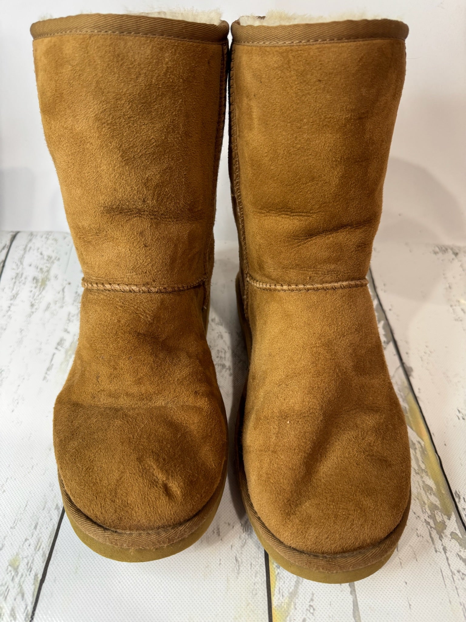 Ugg-Chestnut- Women's 9