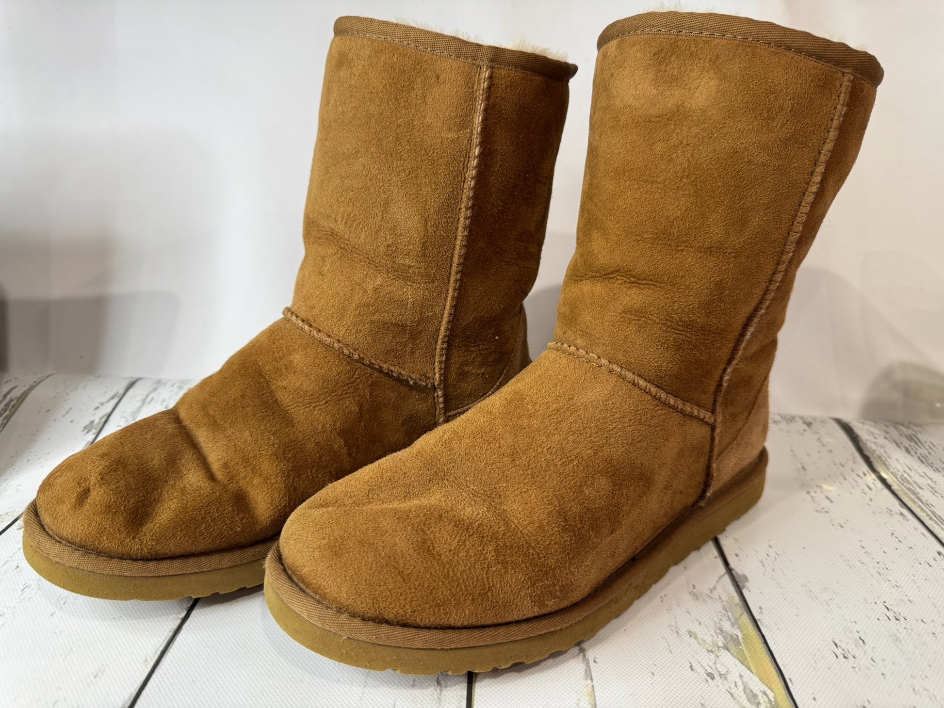 Ugg-Chestnut- Women's 9