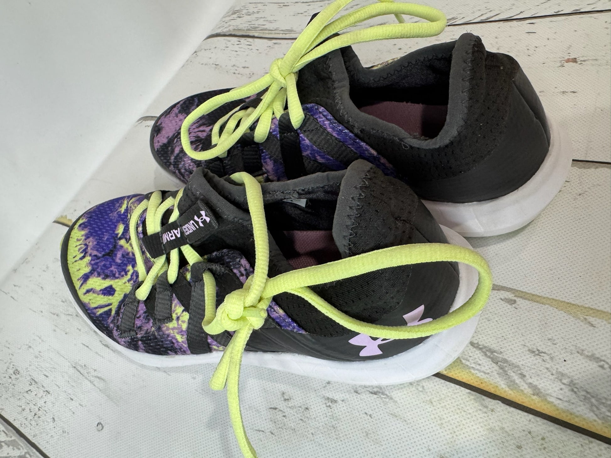 Under Armour Size 6.5Y