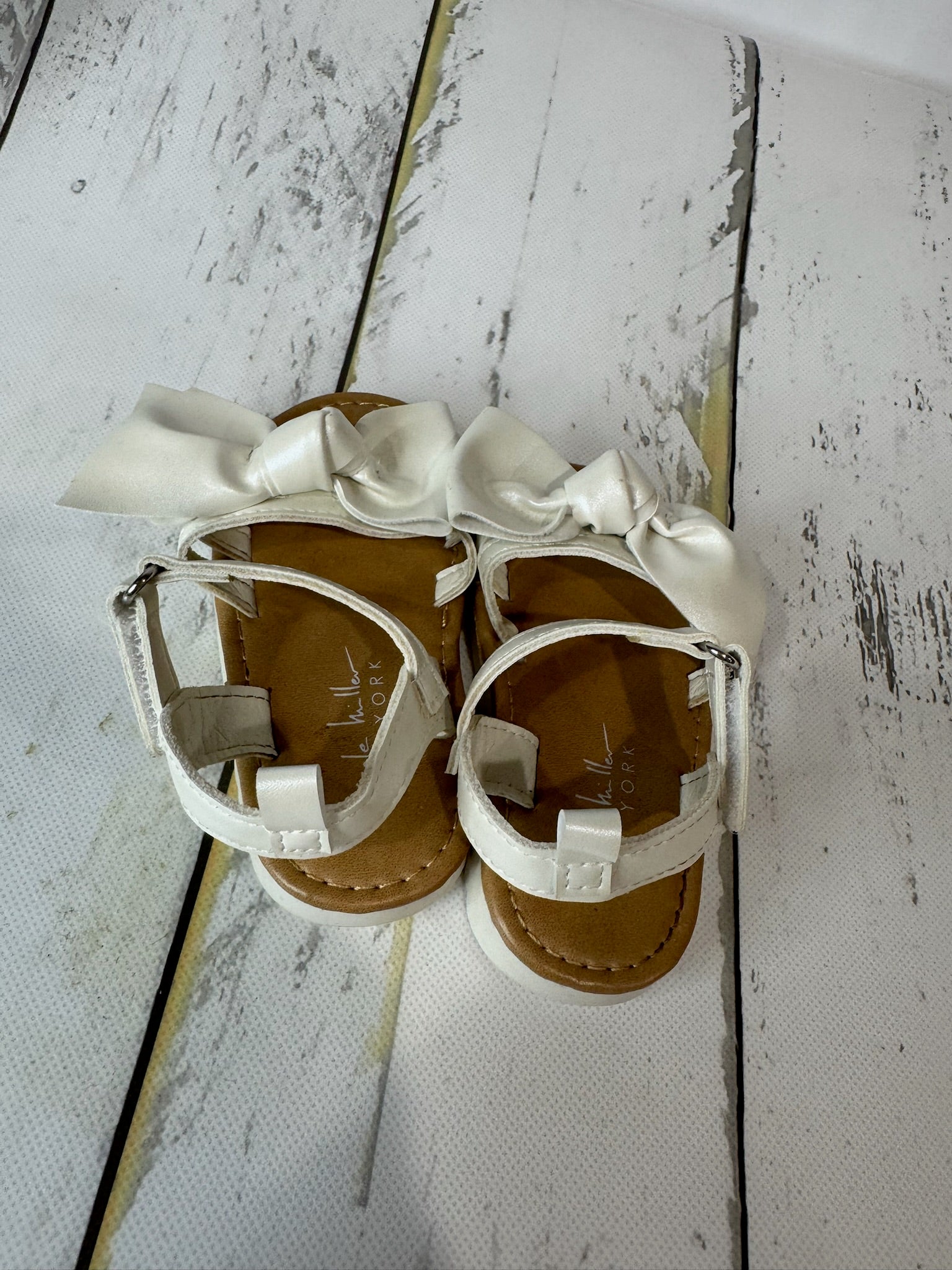 Nicole Miller Bow sandals size 5