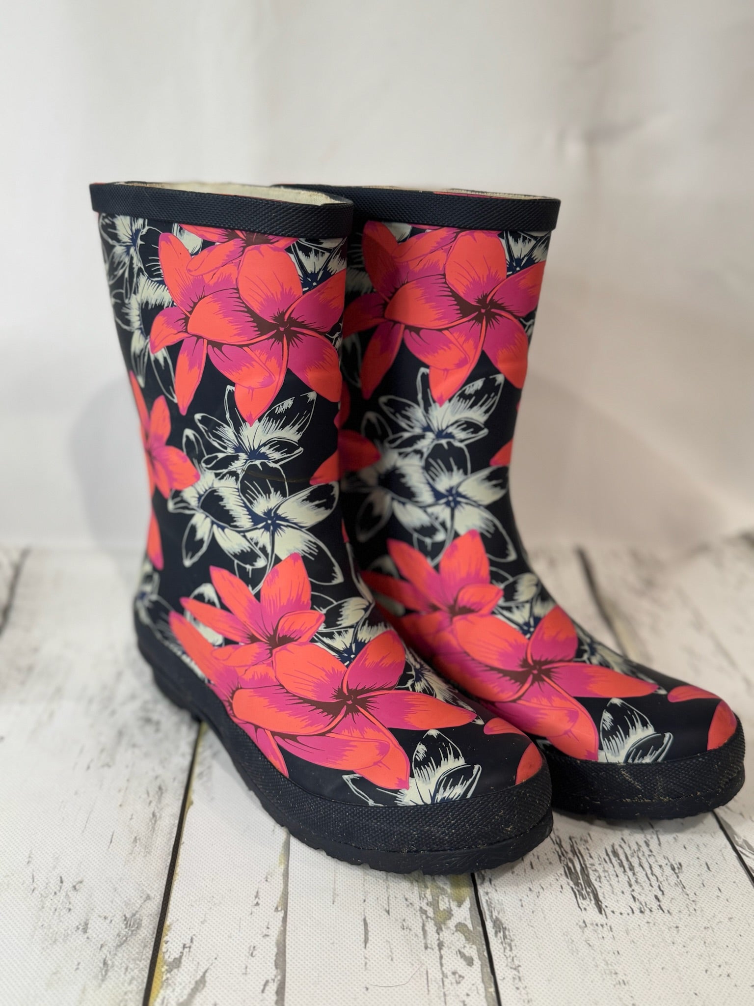 Serra Floral Rainboot Size 7