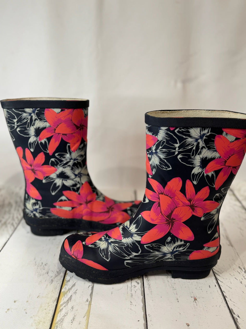 Serra Floral Rainboot Size 7