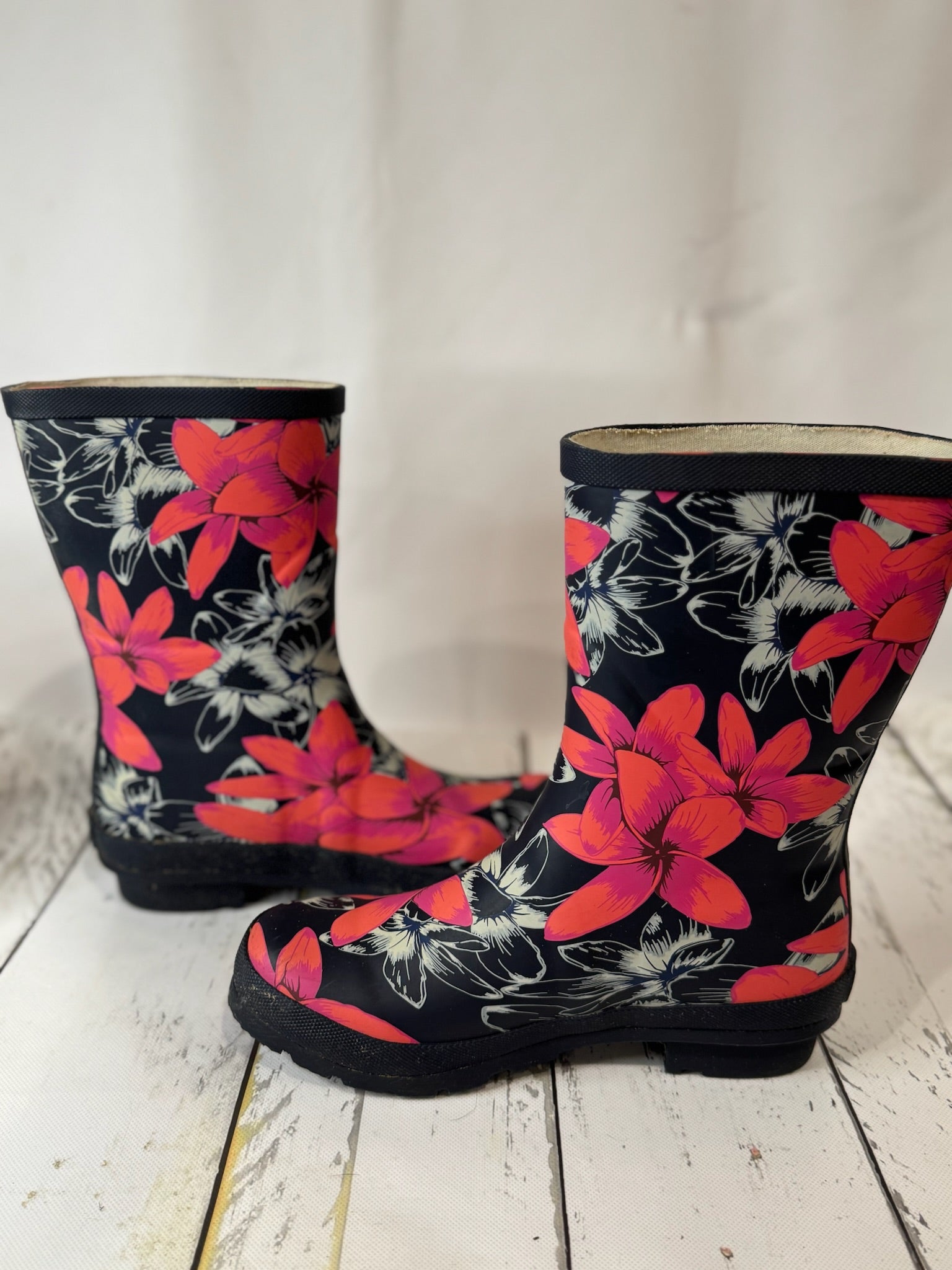Serra Floral Rainboot Size 7